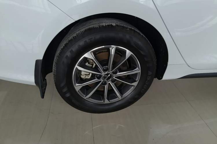 Used BYD Destroyer 05 2024 HONOR Edition DM-i 55KM Luxury Model Right Rear Wheel Hub