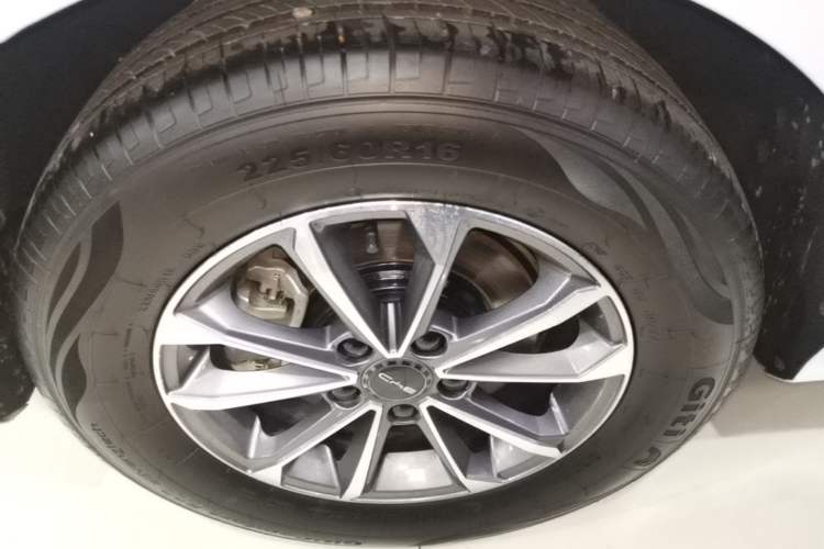 Used BYD Destroyer 05 2024 HONOR Edition DM-i 55KM Luxury Model Right Rear Wheel Hub