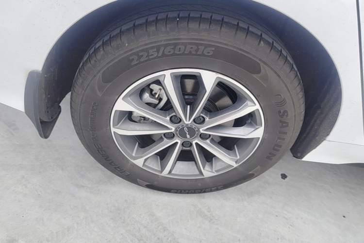 Used BYD Destroyer 05 2024 HONOR Edition DM-i 55KM Luxury Model Right Rear Wheel Hub