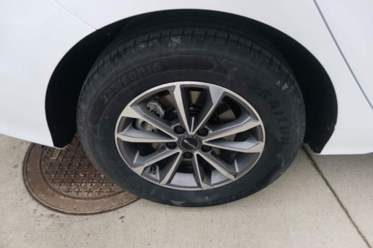 Used BYD Destroyer 05 2024 HONOR Edition DM-i 55KM Luxury Model Right Rear Wheel Hub
