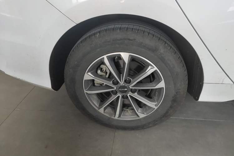Used BYD Destroyer 05 2024 HONOR Edition DM-i 55KM Luxury Model Right Rear Wheel Hub
