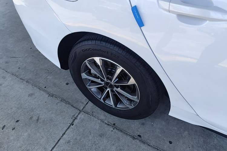 Used BYD Destroyer 05 2024 HONOR Edition DM-i 55KM Luxury Model Right Rear Wheel Hub