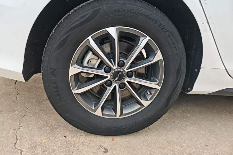 Used BYD Destroyer 05 2024 HONOR Edition DM-i 55KM Luxury Model Right Rear Wheel Hub