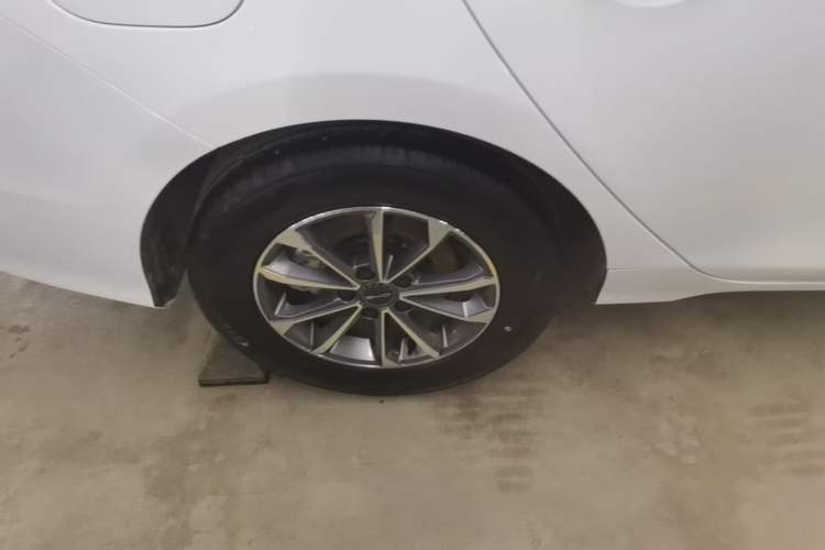 Used BYD Destroyer 05 2024 HONOR Edition DM-i 55KM Luxury Model Right Rear Wheel Hub
