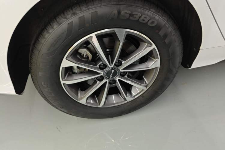 Used BYD Destroyer 05 2024 HONOR Edition DM-i 55KM Luxury Model Right Rear Wheel Hub