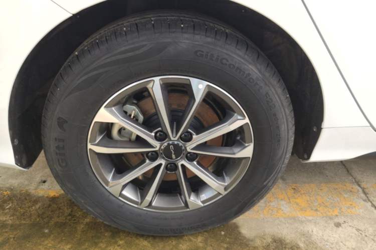 Used BYD Destroyer 05 2024 HONOR Edition DM-i 55KM Luxury Model Right Rear Wheel Hub