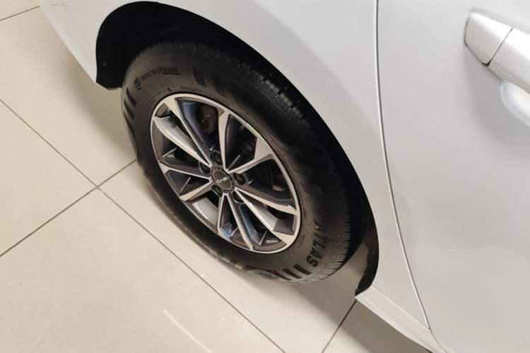 Used BYD Destroyer 05 2024 HONOR Edition DM-i 55KM Luxury Model Right Rear Wheel Hub