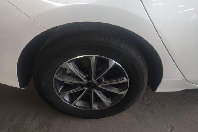Used BYD Destroyer 05 2024 HONOR Edition DM-i 55KM Luxury Model Right Rear Wheel Hub