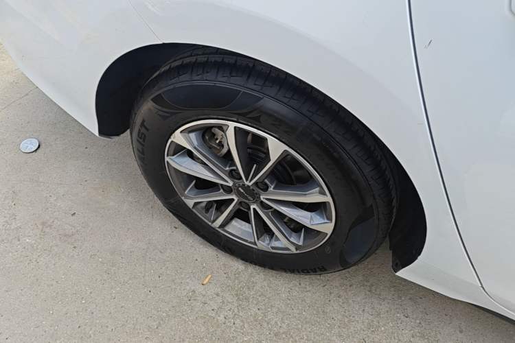 Used BYD Destroyer 05 2024 HONOR Edition DM-i 55KM Luxury Model Right Rear Wheel Hub