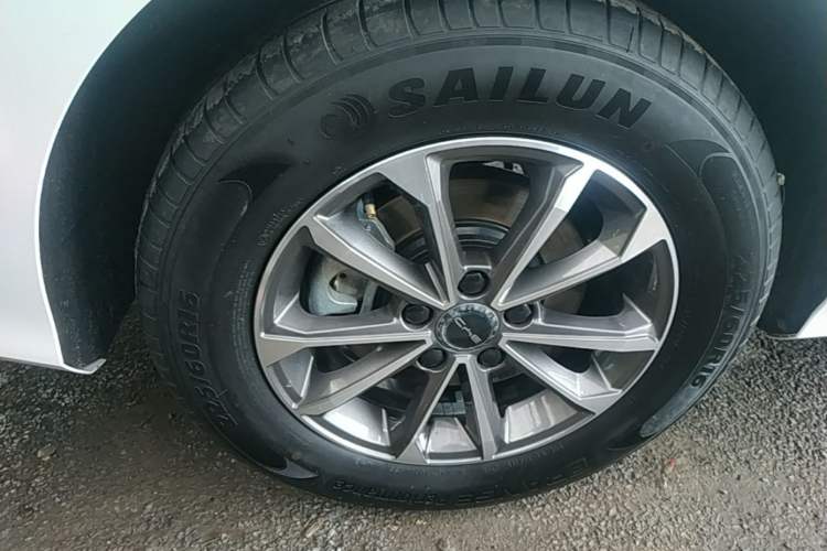 Used BYD Destroyer 05 2024 HONOR Edition DM-i 55KM Luxury Model Right Rear Wheel Hub