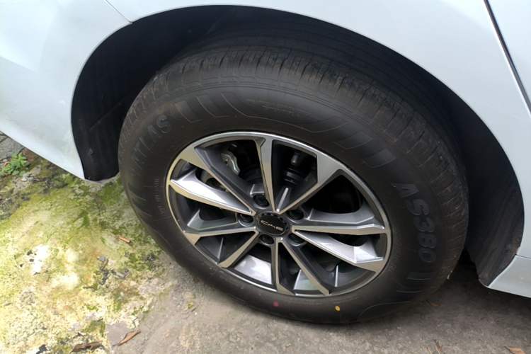 Used BYD Destroyer 05 2024 HONOR Edition DM-i 55KM Luxury Model Right Rear Wheel Hub