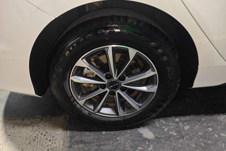 Used BYD Destroyer 05 2024 HONOR Edition DM-i 55KM Luxury Model Right Rear Wheel Hub