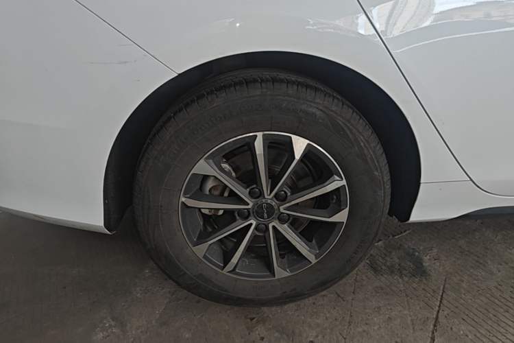 Used BYD Destroyer 05 2024 HONOR Edition DM-i 55KM Luxury Model Right Rear Wheel Hub