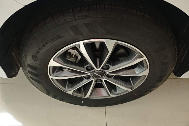 Used BYD Destroyer 05 2024 HONOR Edition DM-i 55KM Luxury Model Right Rear Wheel Hub
