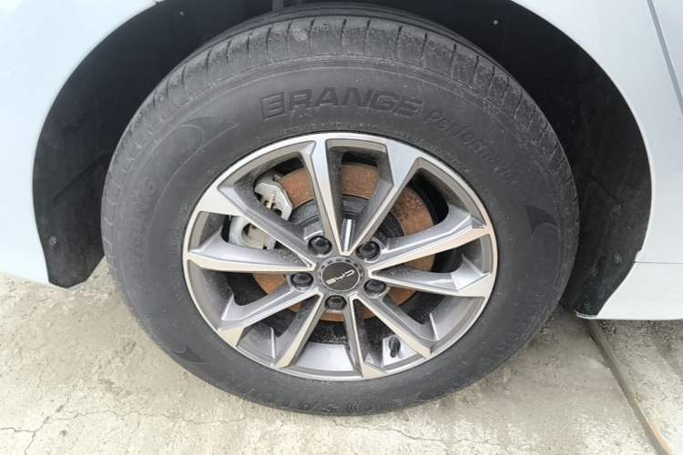 Used BYD Destroyer 05 2024 HONOR Edition DM-i 55KM Luxury Model Right Rear Wheel Hub
