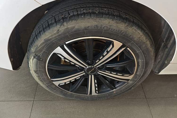 Used BYD Destroyer 05 2024 Honor Edition DM-i 120KM Luxury Model Right Rear Wheel Hub