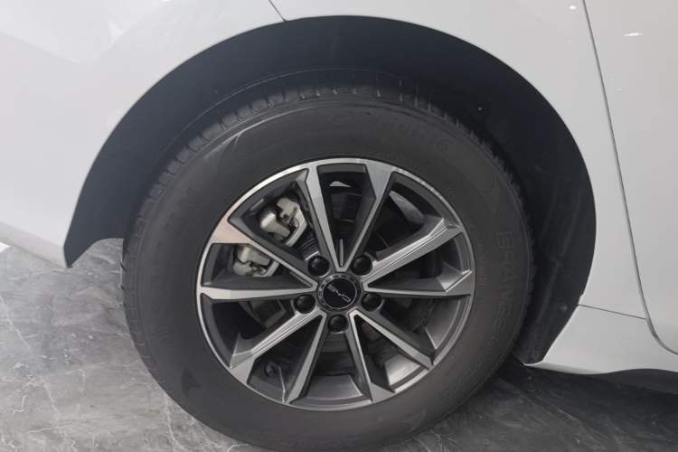 Used BYD Destroyer 05 2024 HONOR Edition DM-i 55KM Luxury Model Right Rear Wheel Hub