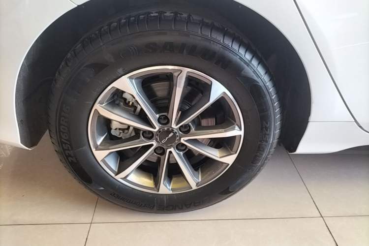 Used BYD Destroyer 05 2024 HONOR Edition DM-i 55KM Luxury Model Right Rear Wheel Hub