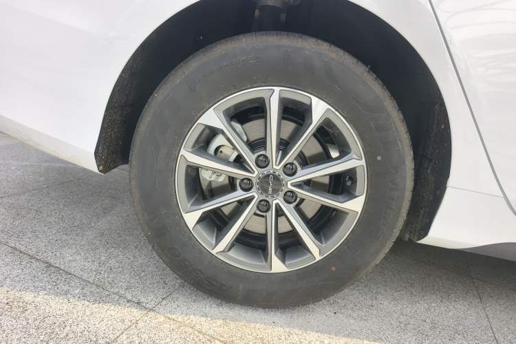 Used BYD Destroyer 05 2024 HONOR Edition DM-i 55KM Luxury Model Right Rear Wheel Hub