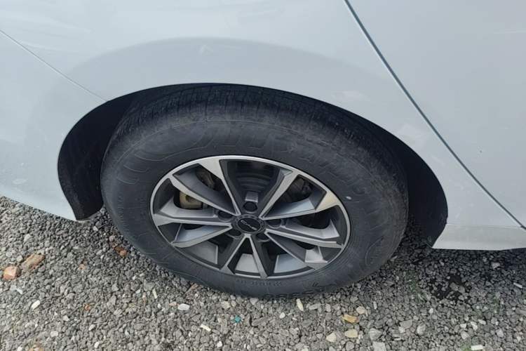Used BYD Destroyer 05 2024 HONOR Edition DM-i 55KM Luxury Model Right Rear Wheel Hub