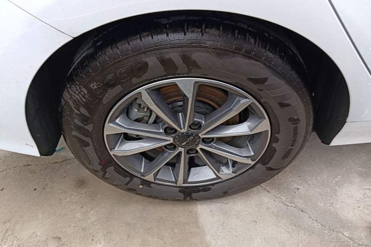 Used BYD Destroyer 05 2024 HONOR Edition DM-i 55KM Luxury Model Right Rear Wheel Hub