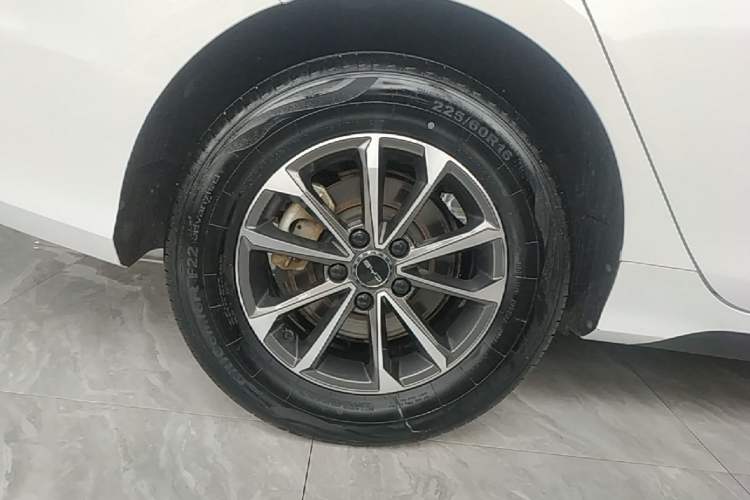Used BYD Destroyer 05 2024 HONOR Edition DM-i 55KM Luxury Model Right Rear Wheel Hub