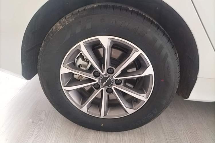 Used BYD Destroyer 05 2024 HONOR Edition DM-i 55KM Luxury Model Right Rear Wheel Hub