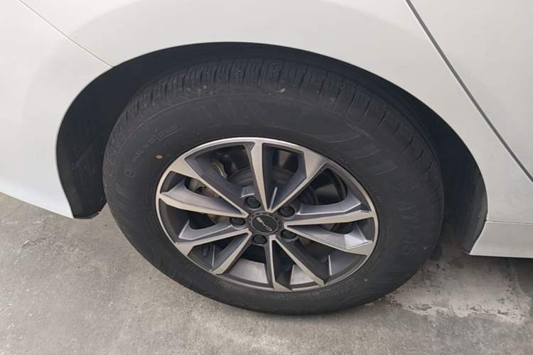 Used BYD Destroyer 05 2024 HONOR Edition DM-i 55KM Luxury Model Right Rear Wheel Hub
