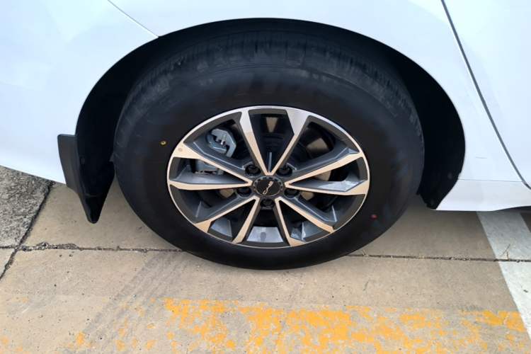 Used BYD Destroyer 05 2024 HONOR Edition DM-i 55KM Luxury Model Right Rear Wheel Hub
