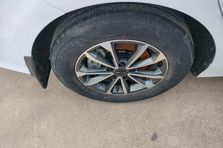 Used BYD Destroyer 05 2024 HONOR Edition DM-i 55KM Luxury Model Right Rear Wheel Hub
