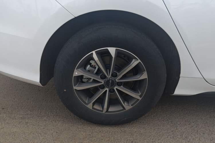 Used BYD Destroyer 05 2024 HONOR Edition DM-i 55KM Luxury Model Right Rear Wheel Hub