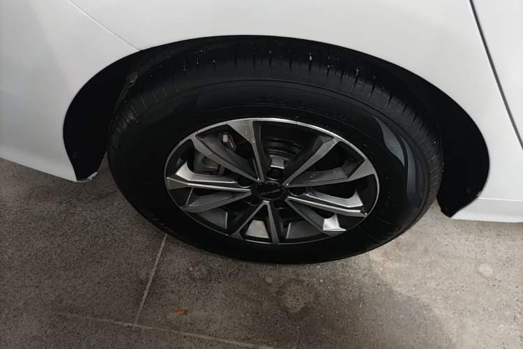 Used BYD Destroyer 05 2024 HONOR Edition DM-i 55KM Luxury Model Right Rear Wheel Hub
