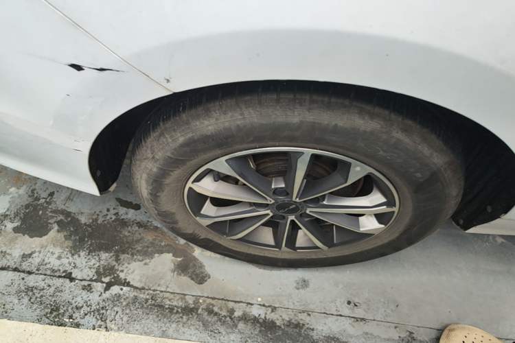 Used BYD Destroyer 05 2024 HONOR Edition DM-i 55KM Luxury Model Right Rear Wheel Hub