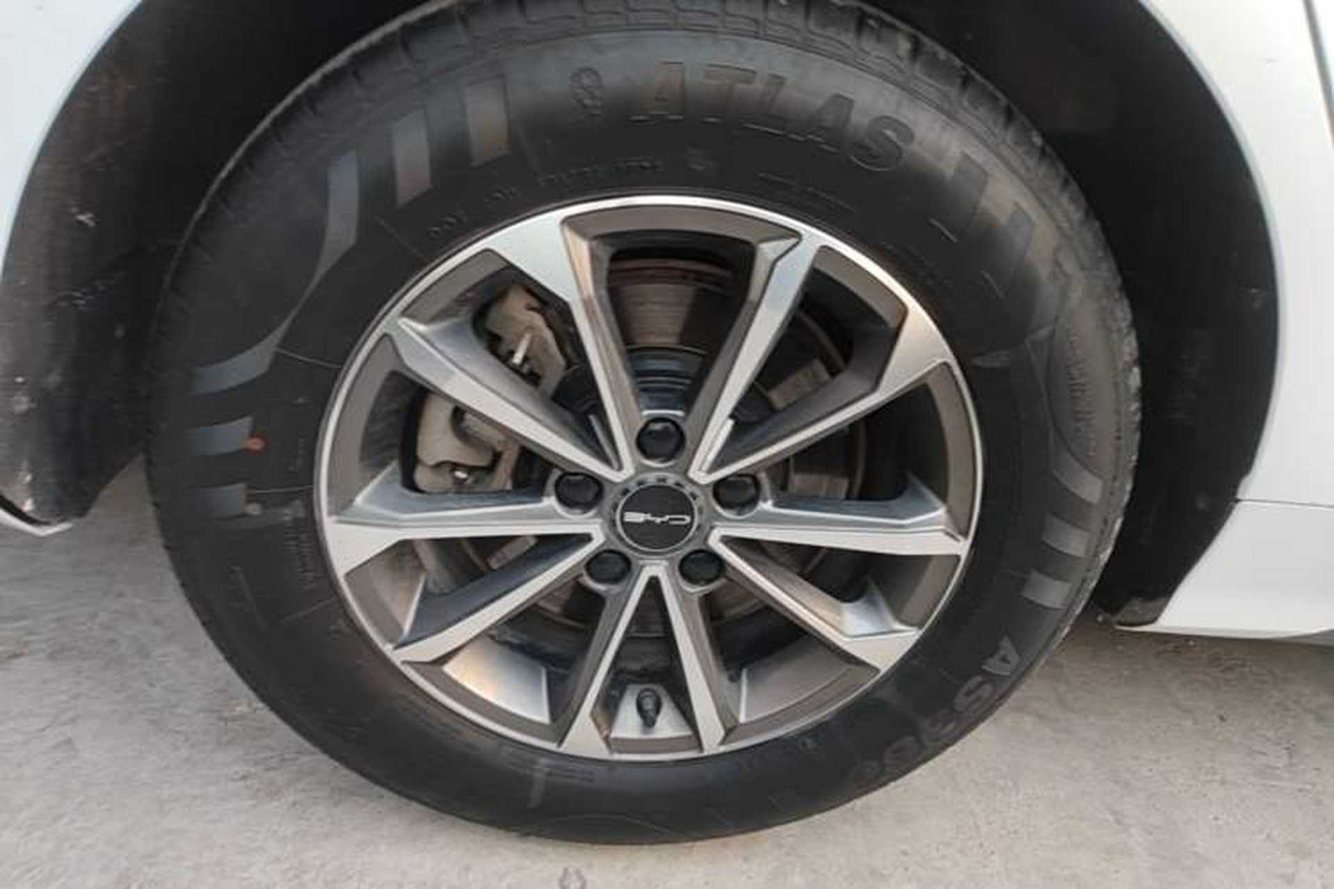 Used BYD Destroyer 05 2024 HONOR Edition DM-i 55KM Luxury Model Right Rear Wheel Hub