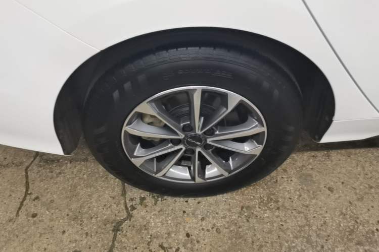 Used BYD Destroyer 05 2024 HONOR Edition DM-i 55KM Luxury Model Right Rear Wheel Hub