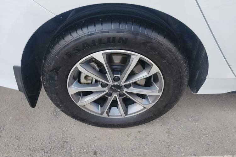 Used BYD Destroyer 05 2024 HONOR Edition DM-i 55KM Luxury Model Right Rear Wheel Hub