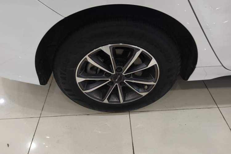 Used BYD Destroyer 05 2024 HONOR Edition DM-i 55KM Luxury Model Right Rear Wheel Hub