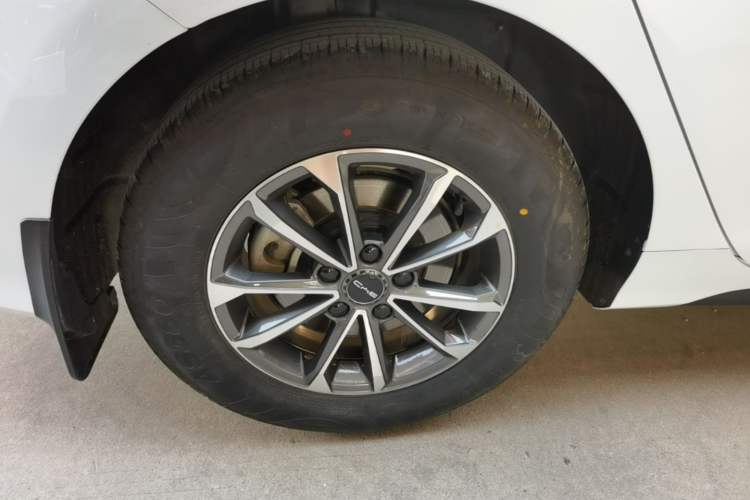 Used BYD Destroyer 05 2024 HONOR Edition DM-i 55KM Luxury Model Right Rear Wheel Hub