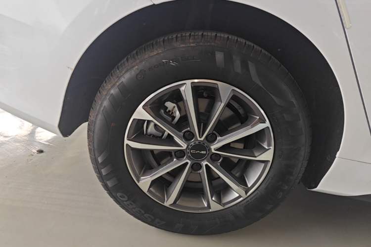 Used BYD Destroyer 05 2024 HONOR Edition DM-i 55KM Luxury Model Right Rear Wheel Hub
