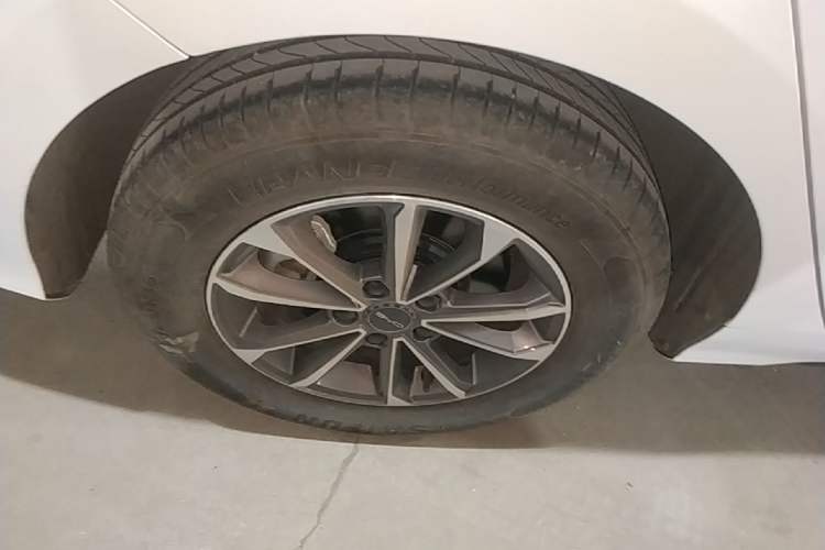 Used BYD Destroyer 05 2024 HONOR Edition DM-i 55KM Luxury Model Right Rear Wheel Hub