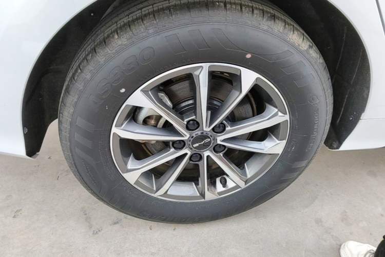 Used BYD Destroyer 05 2024 HONOR Edition DM-i 55KM Luxury Model Right Rear Wheel Hub