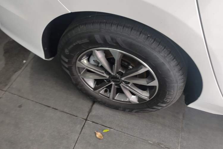Used BYD Destroyer 05 2024 HONOR Edition DM-i 55KM Luxury Model Right Rear Wheel Hub