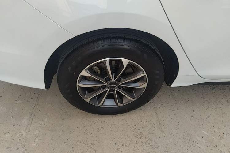 Used BYD Destroyer 05 2024 HONOR Edition DM-i 55KM Luxury Model Right Rear Wheel Hub