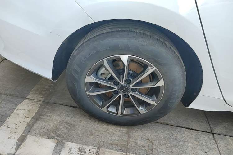 Used BYD Destroyer 05 2024 HONOR Edition DM-i 55KM Luxury Model Right Rear Wheel Hub