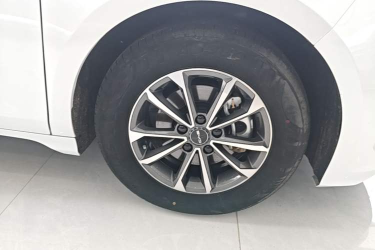 Used BYD Destroyer 05 2024 HONOR Edition DM-i 55KM Luxury Model Right Rear Wheel Hub