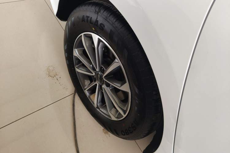 Used BYD Destroyer 05 2024 HONOR Edition DM-i 55KM Luxury Model Right Rear Wheel Hub