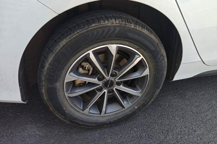 Used BYD Destroyer 05 2024 HONOR Edition DM-i 55KM Luxury Model Right Rear Wheel Hub