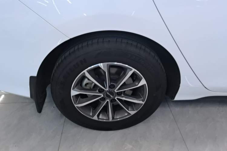 Used BYD Destroyer 05 2024 HONOR Edition DM-i 55KM Luxury Model Right Rear Wheel Hub