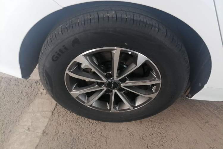 Used BYD Destroyer 05 2024 HONOR Edition DM-i 55KM Luxury Model Right Rear Wheel Hub