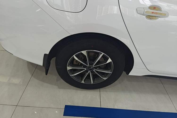 Used BYD Destroyer 05 2024 HONOR Edition DM-i 55KM Luxury Model Right Rear Wheel Hub